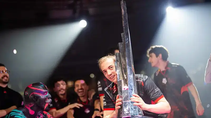 Caps của G2 Esports nhấn mạnh năm thi đấu đầy cạnh tranh sau chiến thắng tại Chung kết LEC Mùa hè 1 Caps hồi tưởng về mùa giải LEC lịch sử