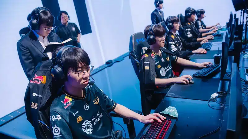 T1 đủ điều kiện sau khi đánh bại MKOI