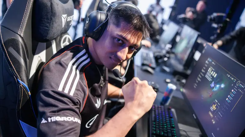 LYON thay Zamudo bằng Dhokla do trục trặc visa