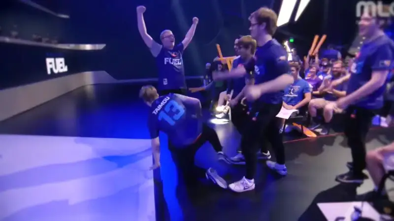 Sự Hào Nhoáng Đang Giết Chết Linh Hồn Của Esports