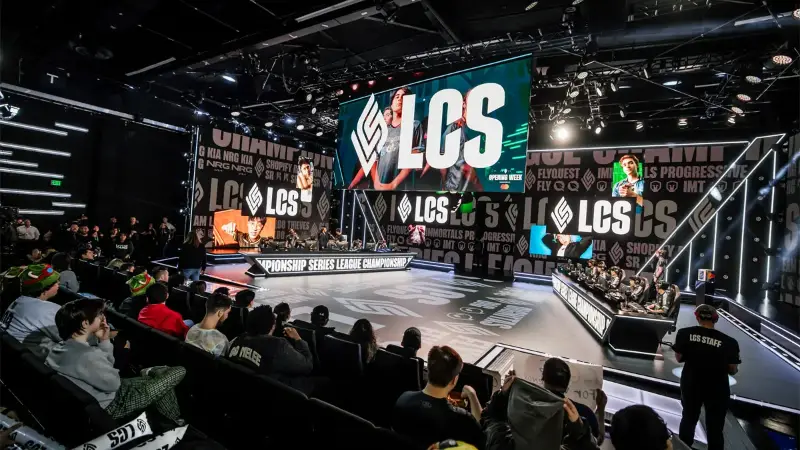 Hiện Tượng Sụt Giảm 75% View LCS: Hệ Lụy Từ Việc Phụ Thuộc Vào Costreamer